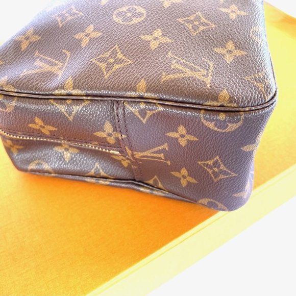 LOUIS VUITTON MONOGRAM TROUSSE TOILETTE 28 CLUTCH - Picture 4 of 13